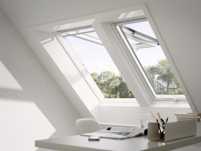 VELUX GPU tetőtéri ablak műanyag bevon. fa, 3-rétegű üveg 66x140 cm